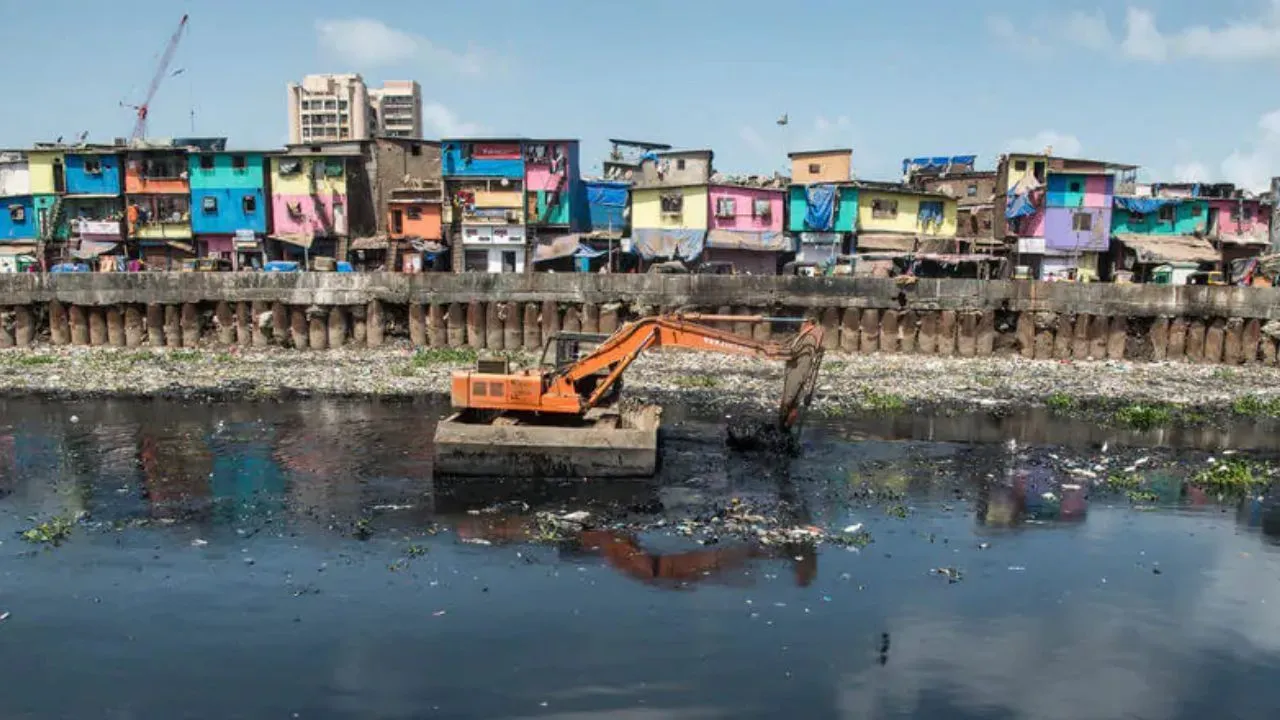 BMC पर फंड डायवर्जन का आरोप: मीठी नदी के फ्लाईओवर में ₹90 करोड़ का मामला