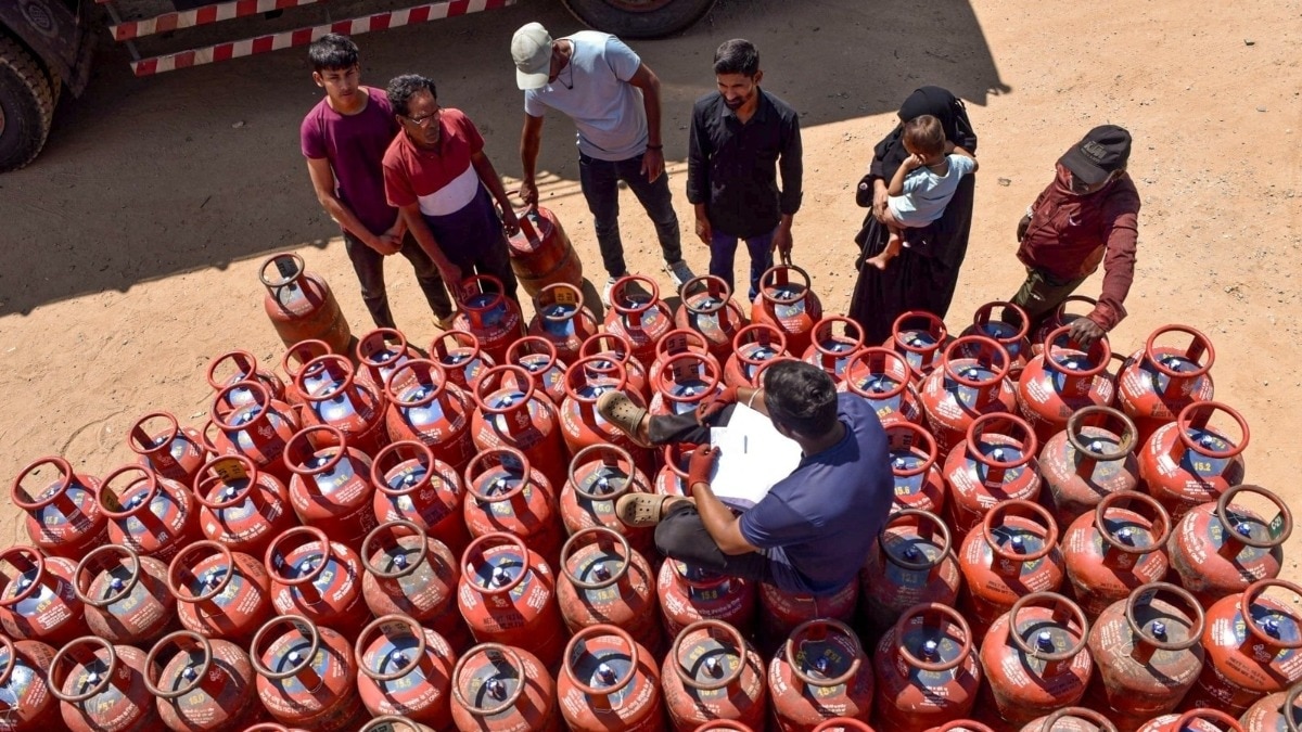 Government Prohibits LPG Refills for Households with Piped Gas