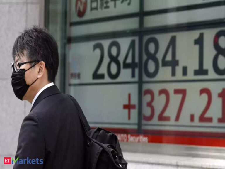 Asian Stock Markets Experience Decline as Brent Oil Prices Stabilize
