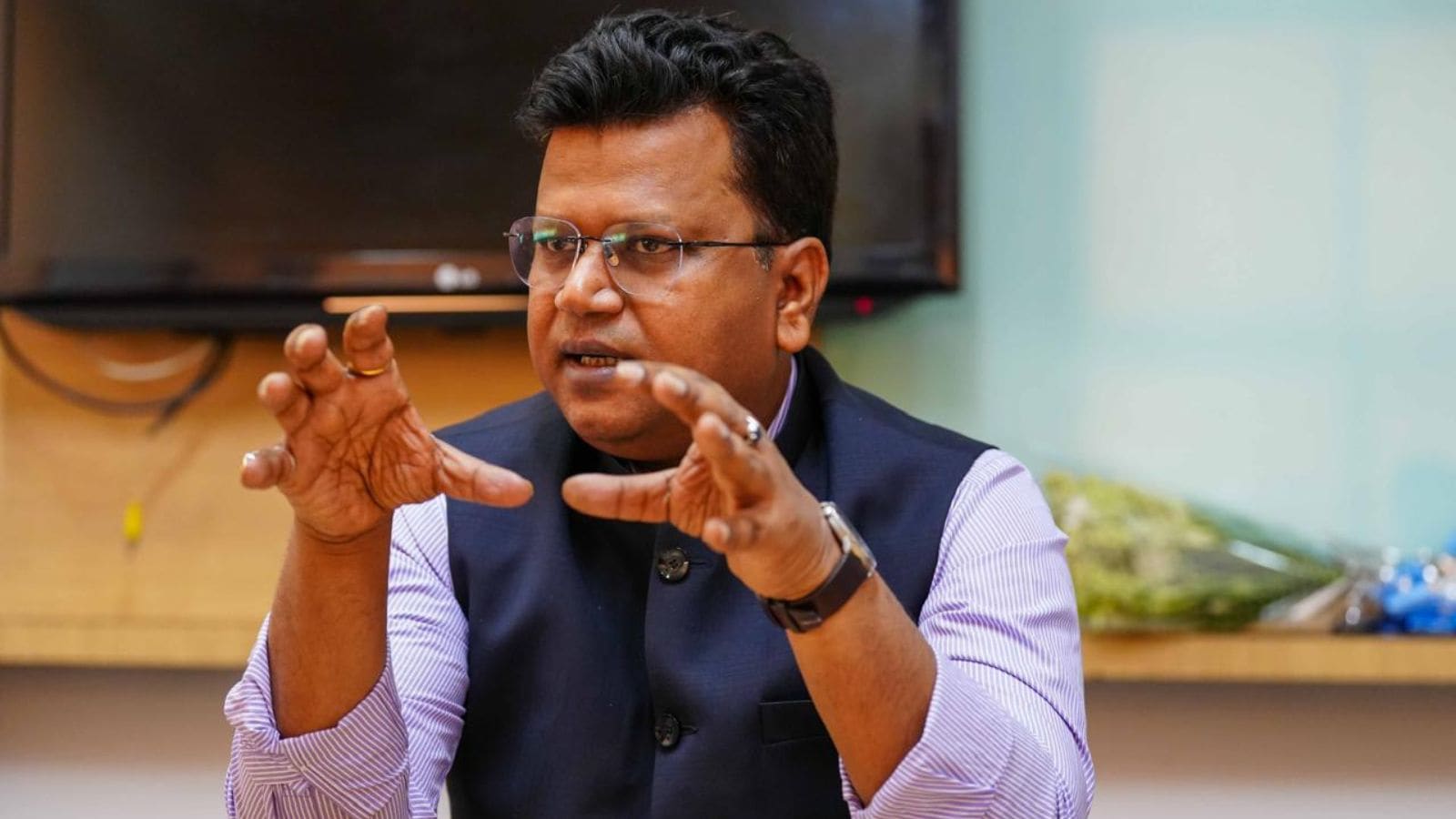 Construction Safety Violations: PMC Commissioner Highlights Alarming Survey Results