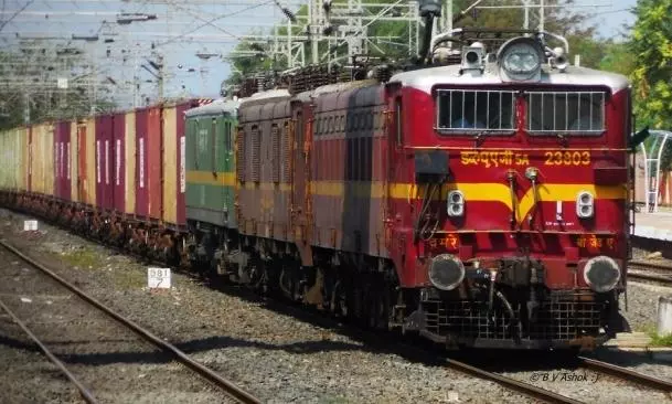 Indian Railways Achieves Record 1670 MT Freight Loading for 2025-26