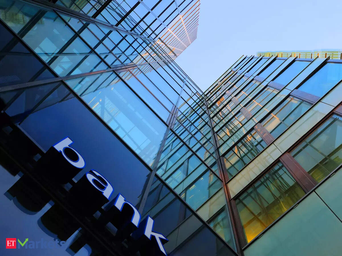 Top 8 Banking Stocks Projected to Rise 35% in the Next Year