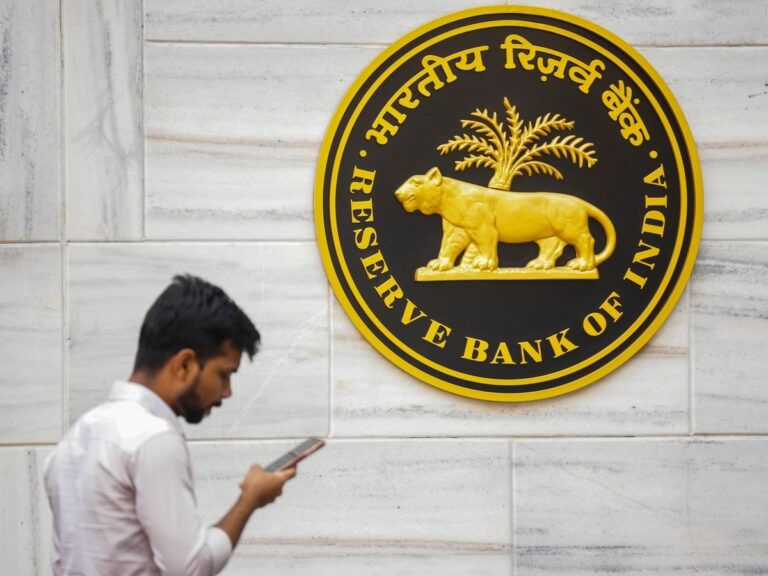 आरबीआई के नए फैसले ने बैंकों को झटका, मार्केट वैल्यू में गिरावट