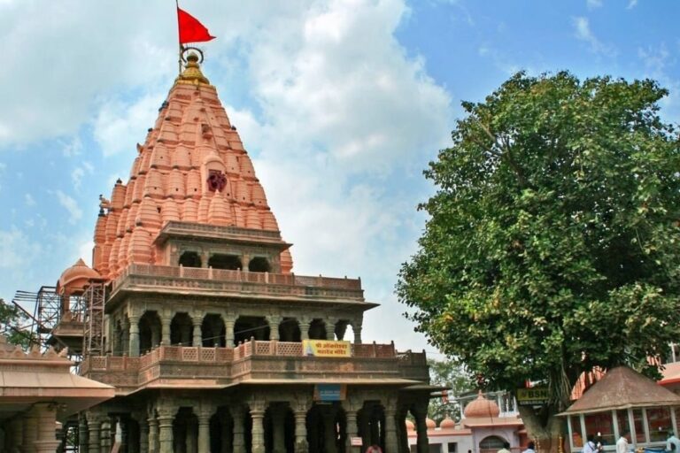 ओंकारेश्वर से सोमनाथ तक: 7 ज्योतिर्लिंगों के दर्शन ₹847 की EMI पर