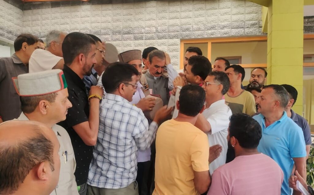 कांगड़ा समाचार: मैनुअल पासिंग सेवा से टैक्सी ऑपरेटरों में खुशी