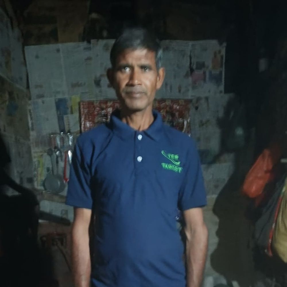 कानपुर देहात में अधेड़ का शव घर के बाहर मिलने की घटना