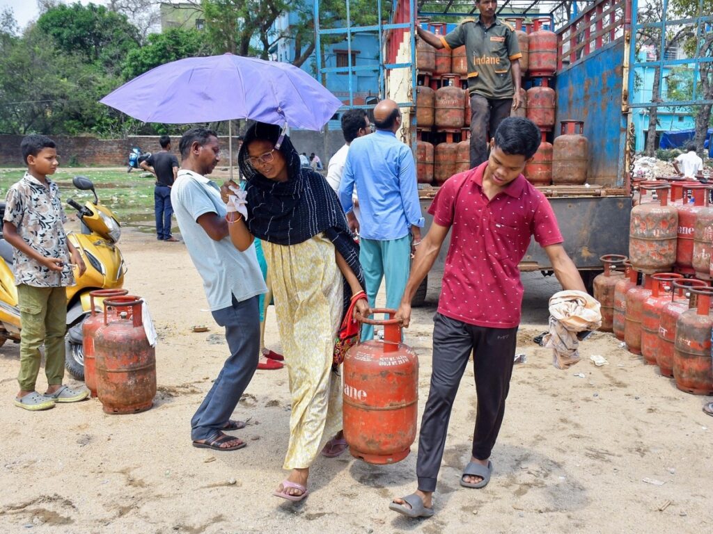 सरकार का LPG पर नया फैसला: 1.16 लाख छापों से मिलेगी गैस