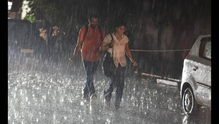 Delhi Experiences Unforeseen Storms Leading to Flight Disruptions