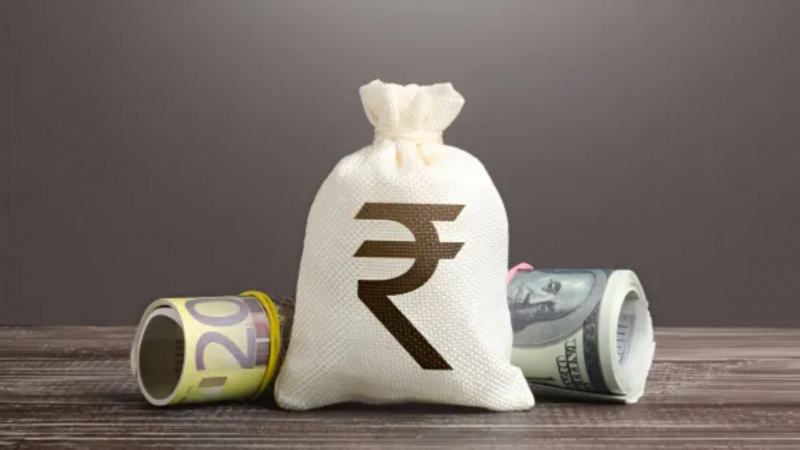 Indian Rupee Strengthens to ₹85.50 Amidst Weak US Economic Data
