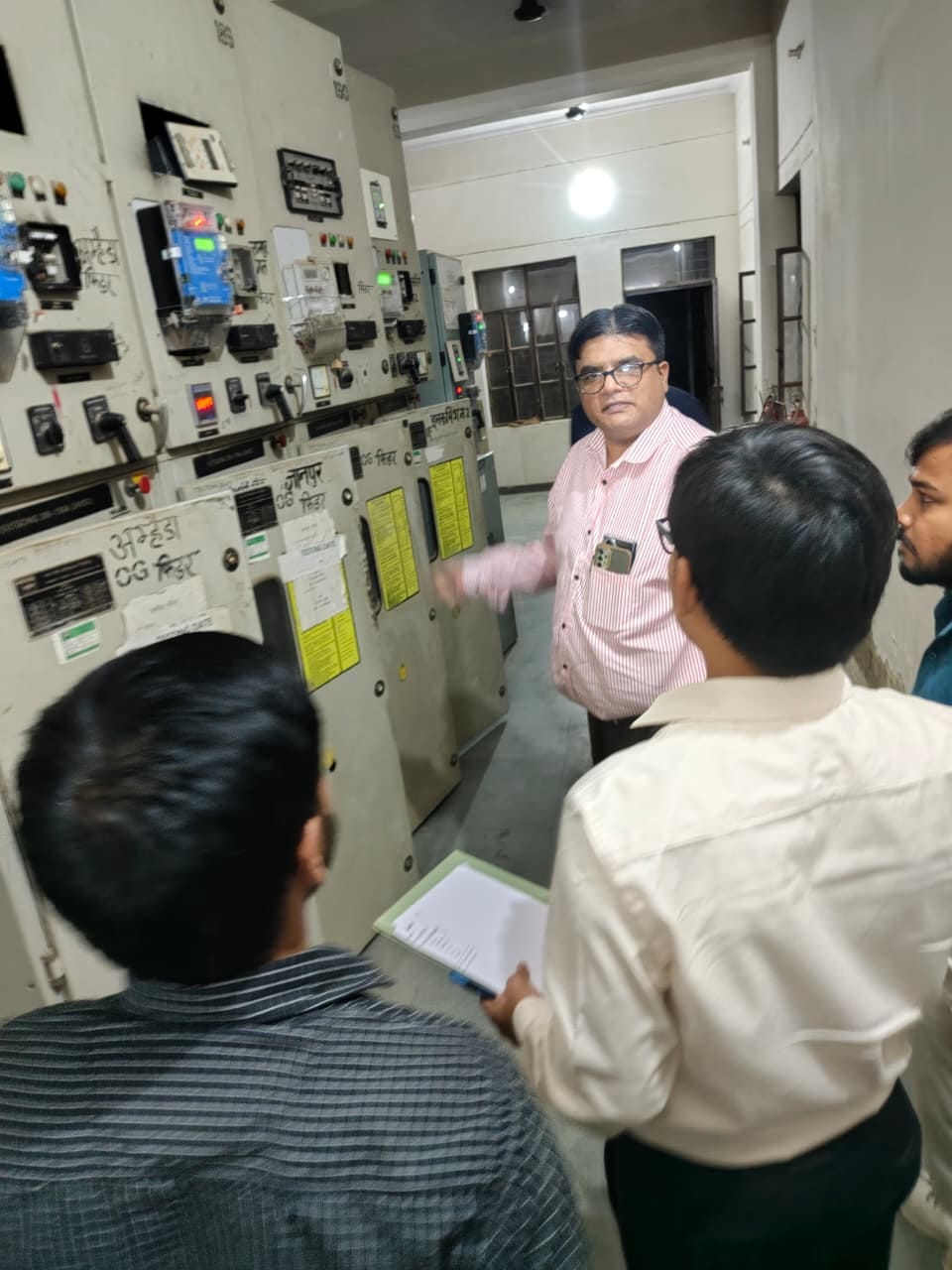 मेरठ में बिजली और पानी संकट: नागरिकों की बढ़ी मुश्किलें