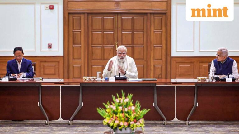 PM Modi, Economic Advisory Council discuss measures to accelerate India's economic growth amid West Asia war