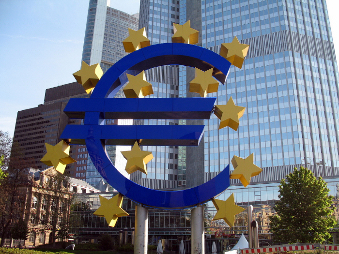 ECB Expected to Hold Rates as Middle East Tensions Keep September Hike in Focus