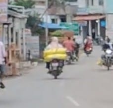 Kushinagar News: यूपी से बिहार भेजी जा रही खाद का वीडियो वायरल