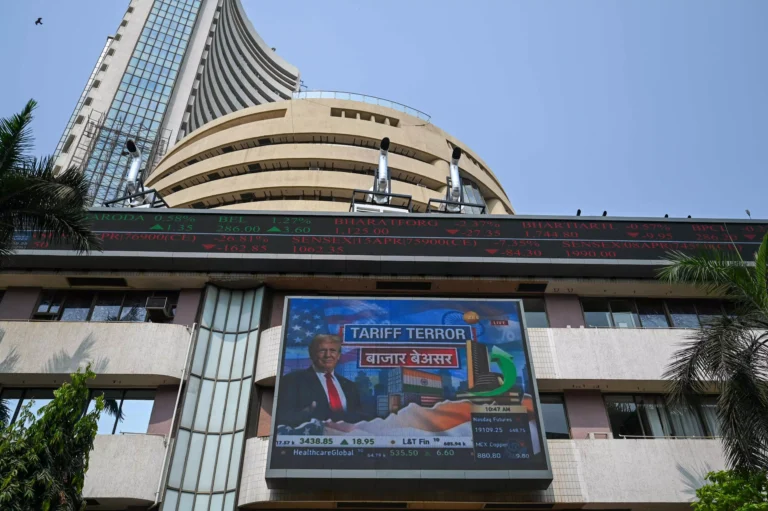 Sensex Tanks Over 500 Points, Nifty Slips as HDFC Bank Drops