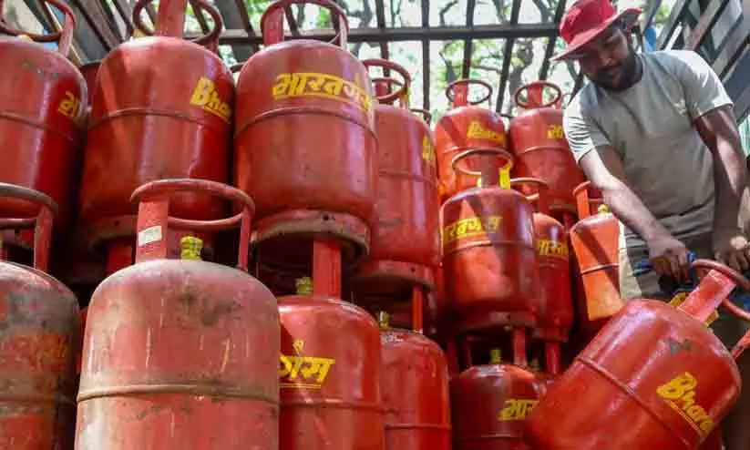 नए LPG कनेक्शन पर रोक से बढ़ी परेशानी, आवेदन के बाद भी इंतजार